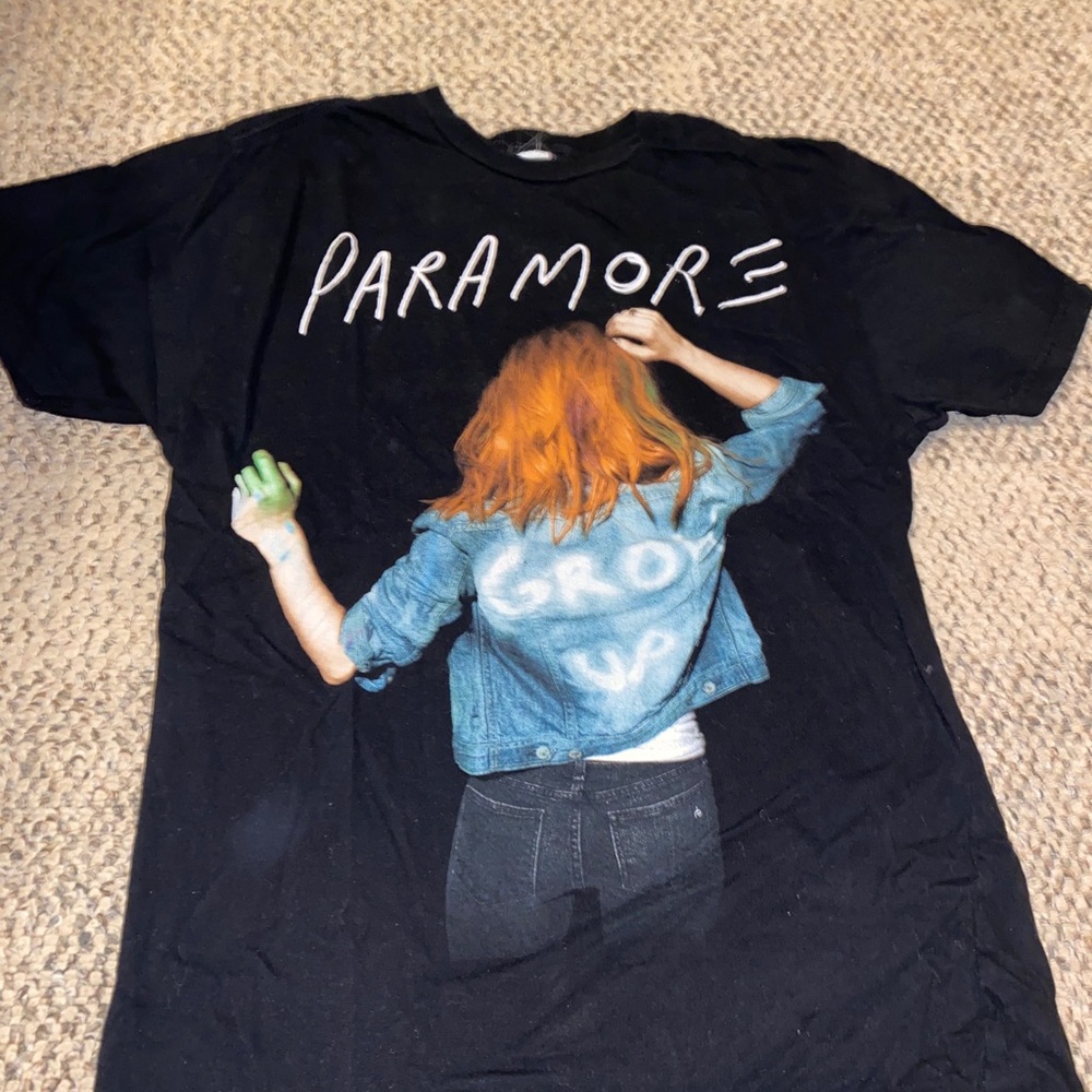 Black Paramore t-shirt